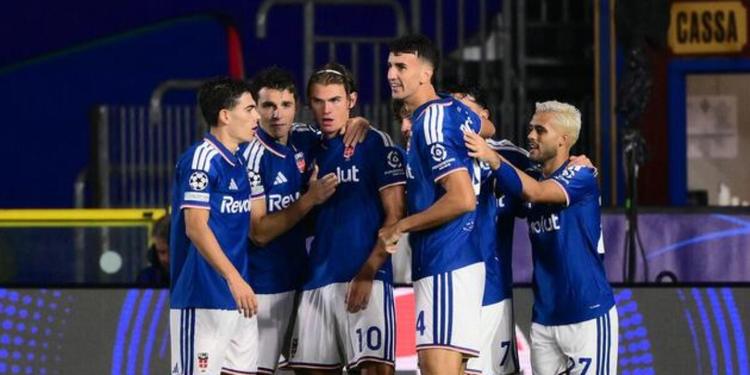 Champions League, è un Como stellare: poker al Manchester United