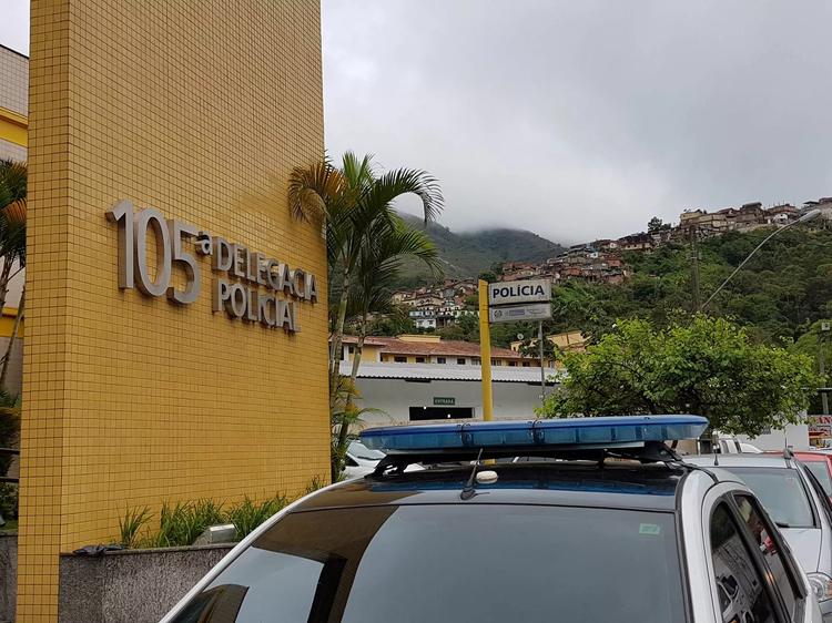 Polícia Civil e Guarda Municipal salvam cães em situação de maus-tratos em Petrópolis: 'Risco concreto de morte'