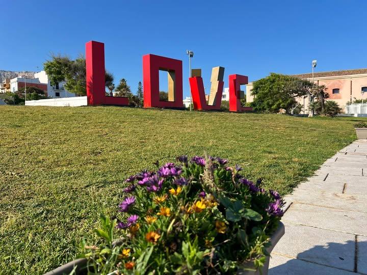 🌅 Buona domenica Terrasini ❤️ Oggi vogliamo augurarvi una giornata di serenità, famiglia e spensieratezza… attraverso g...