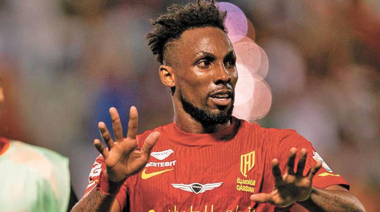 ¡Brilla en Arabia! Julián Quiñones le gana la partida a Cristiano Ronaldo y guía el triunfo del Al-Qadisiyah