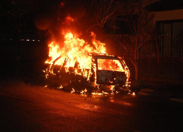 St-André : En incendiant un véhicule, il met le feu à un immeuble