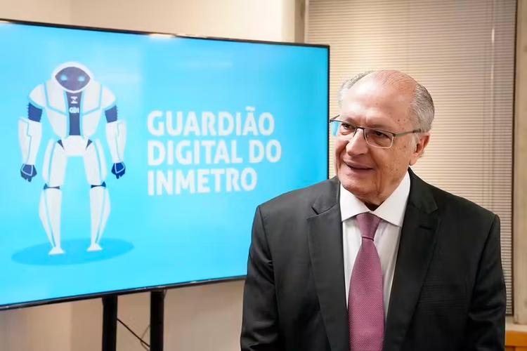Alckmin afirma que governo federal avalia acionar Lei da Reciprocidade em resposta ao tarifaço dos EUA