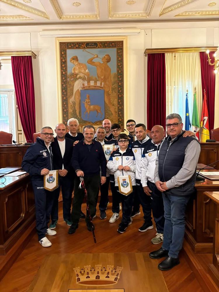 I giovani atleti taorminesi Alessandro e Andrea Scuderi e il giovanissimo Domenico Gullotta, atleti della Team Sport Fiu...
