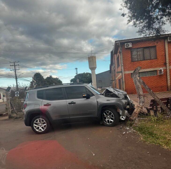 Condutor abandona veículo após se envolver em acidente no Distrito Industrial de Panambi