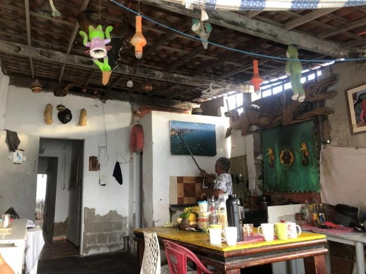 O pescador Lucílio Felipe em sua casa na Praia dos Botes: 