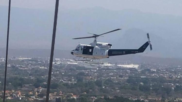Comando armado roba auto con violencia en Cuernavaca; desatan persecución por aire y tierra