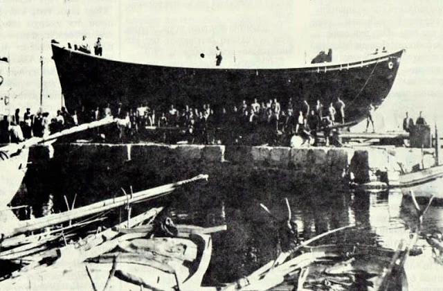 Hydra wooden ships