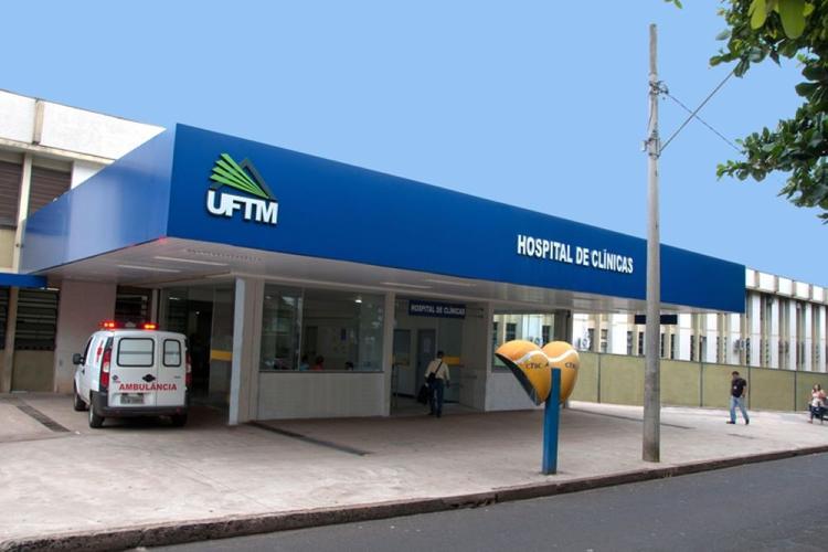 Mulher é atacada com facão por ex-namorado na frente do filho, em Uberaba