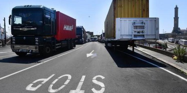 Allarme autotrasporto: "Siamo ormai al capolinea". Dalla Calabria parte la richiesta di aiuto