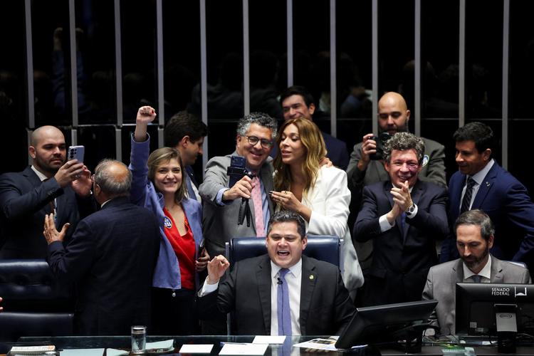 Após cobrar debate, oposição só participa da última de cinco sessões de discussão da PEC do fim da escala 6x1