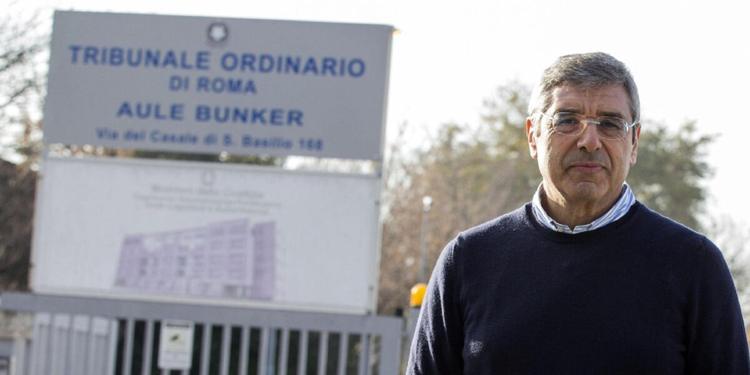 Corruzione: Totò Cuffaro patteggia una pena di 3 anni da scontare ai servizi sociali