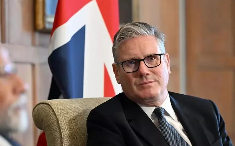 Starmer: al voto risultato molto pesante ma il governo va avanti. Il premier ammette la sconfitta del Labour
