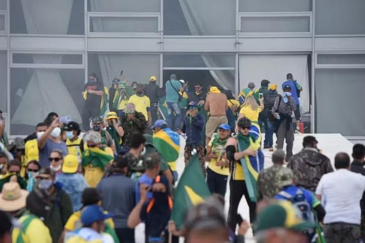 Lei que pode reduzir penas do 8 de janeiro entra na reta final para vigorar