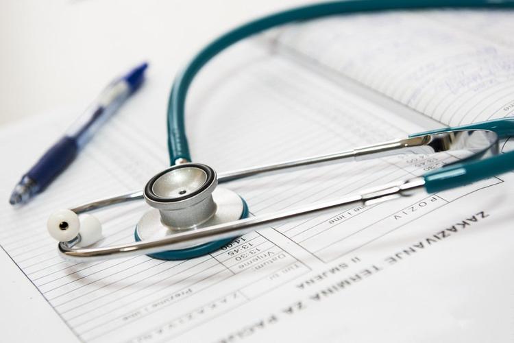Pacientes denunciam falta de medicamento para Doença de Crohn em unidades da Oncoclínicas no Rio
