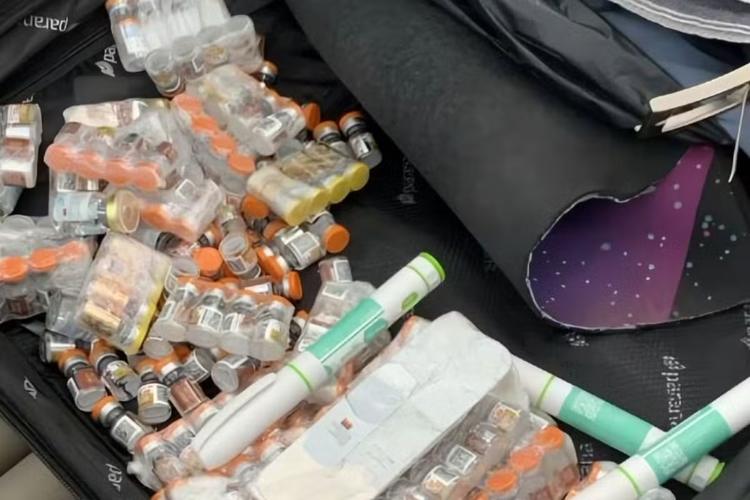 Homem é preso após tentar embarcar com 300 ampolas de emagrecedores em aeroporto no Paraná