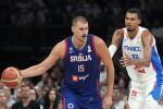 Jokic gana a Wembanyama rozando el triple-doble