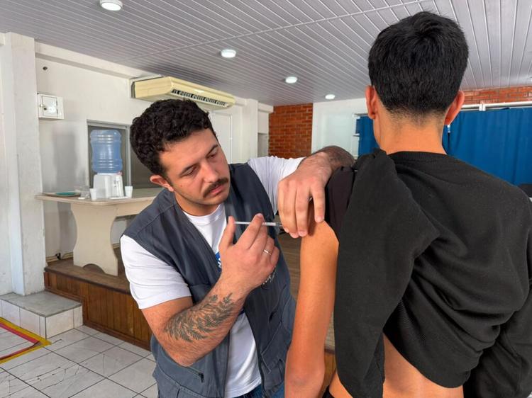 Saúde promove vacinação dos servidores do Paço Municipal e reforça imunização para toda a população