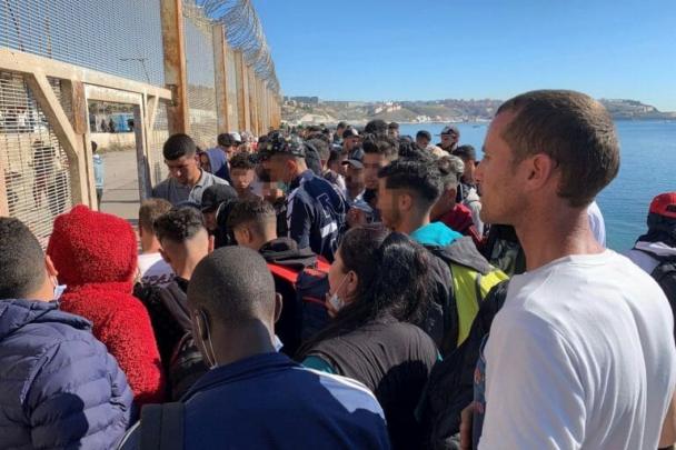حاكم سبتة: بين 8 و11 ألف مهاجر ما زالوا داخل المدينة