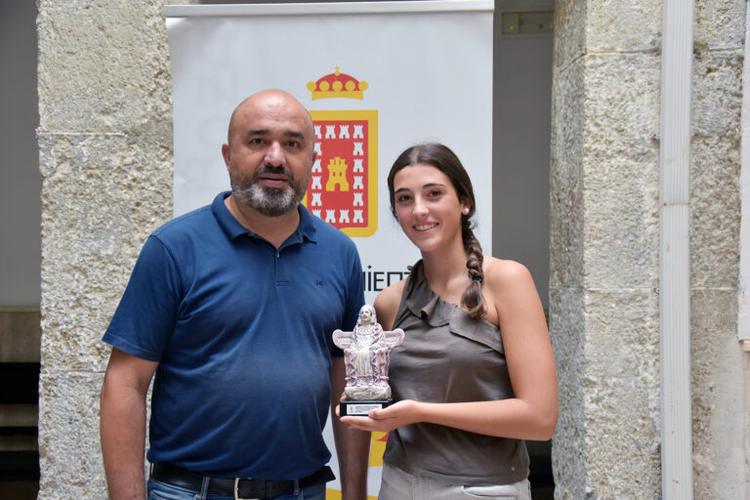 Reconocimiento municipal del Ayuntamiento de Baza a la bastetana Daniela Ortega, campeona de España de Balonmano Playa con la selección andaluza infantil