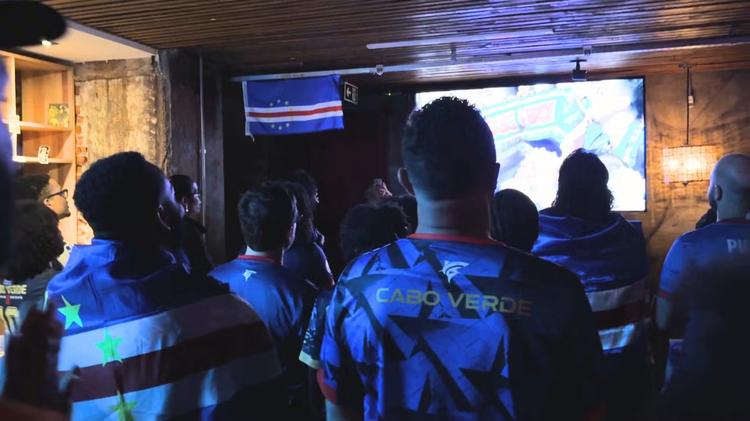 Com pratos e danças típicas, torcedores de Cabo Verde comemoram 1º gol do país na Copa em bar do RS: 'Sempre torcemos para Brasil ou algum africano'