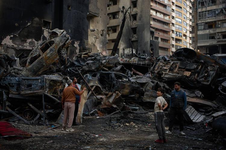 Avanti tutta in Libano. "La guerra continua". Colpito Lince italiano