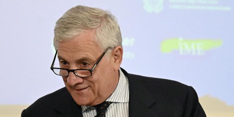 Tajani e il consiglio al figlio sulla fidanzata, scoppia la polemica