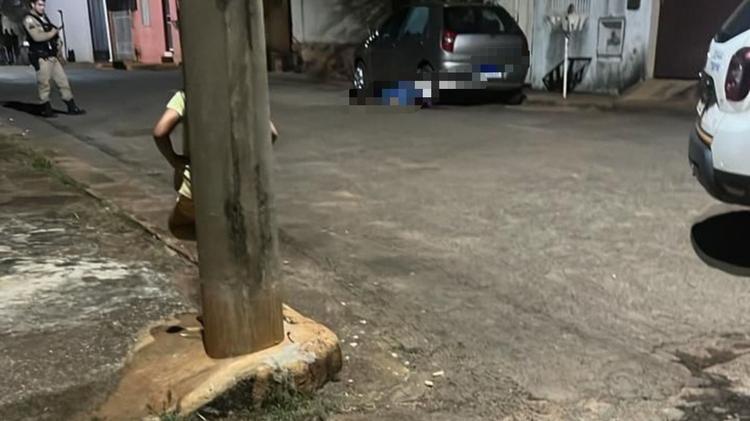 Atirador levou 10 segundos para distrair vítima com celular e matá-la à queima-roupa com 16 tiros em MG