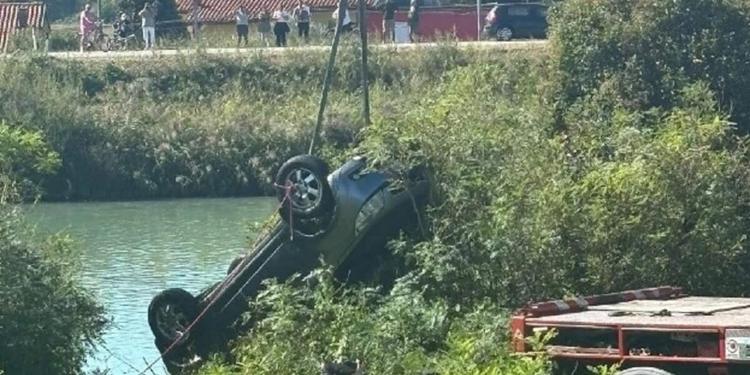 Ripescata l'auto nel fiume Livenza a Venezia, all'interno un uomo e due cani