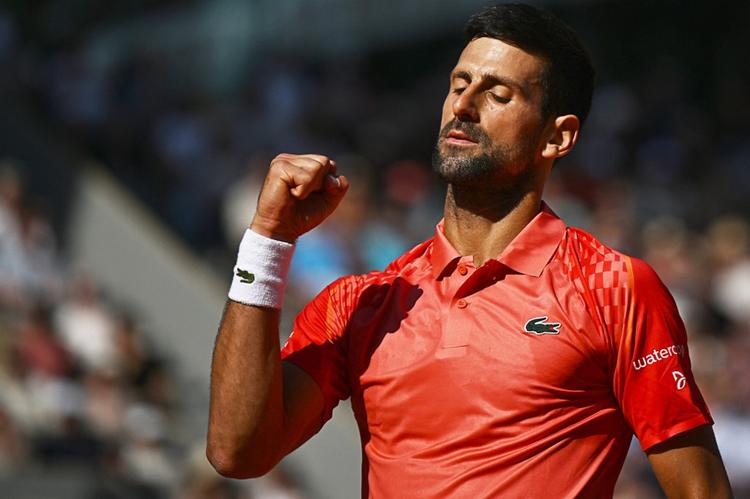 Djokovic vence Davidovich e avança às oitavas de Roland Garros