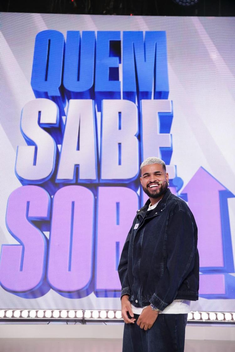 Yan participa do quadro ‘Quem Sabe, Sobe” no “Domingo Legal” neste domingo (27), no SBT