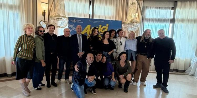 “Amici per caso 2”, Crotone diventa un set: nel cast anche Elettra Lamborghini