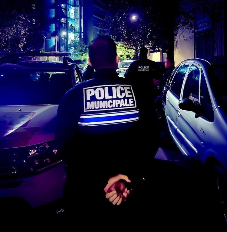La nuit, la police municipale de Montpellier veille dans l'Ecusson