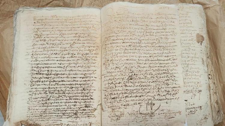 Andalucía mueve ficha para impedir que el documento firmado por Cervantes que se subasta en Madrid salga de España