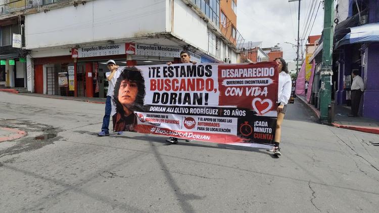 Marchan en Cuernavaca para exigir la localización de Dorian Alí y Marisol Chávez