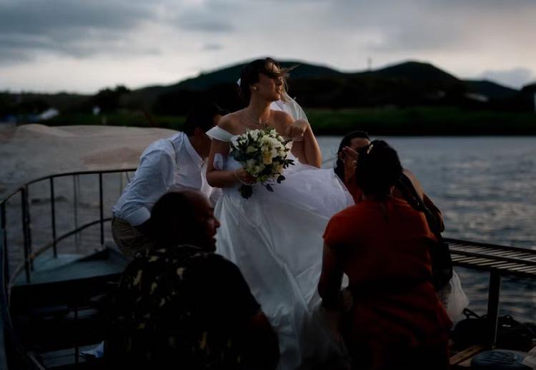Após tempestade adiar cerimônia, noiva realiza casamento em praia no TO:&nbsp;'Tinha certeza&nbsp;que&nbsp;daria certo'