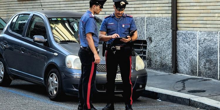 Investito a 5 anni a Torino, alla guida c'era l'ex del padre: 24enne fermata per tentato omicidio. Il legale: «Forse incidente»