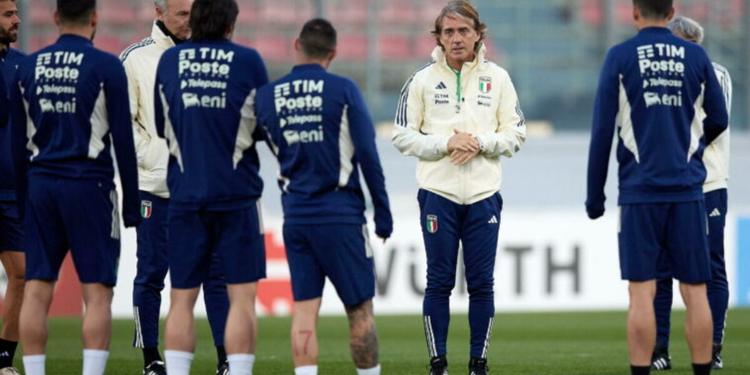 Mancini vede di nuovo l’azzurro: l’ex ct favorito per tornare sulla panchina dell’Italia