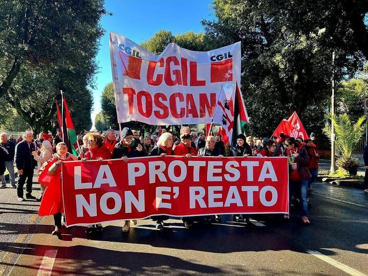 Massa: parteciparono a Protesta Pro Pal,  decreto di citazione a giudizio per 36 manifestanti