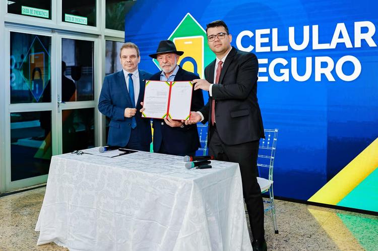 Lula anuncia 'Serasa dos celulares roubados' e pede atenção contra furtos: 'Veja se tem alguém de bicicleta fazendo pirueta'
