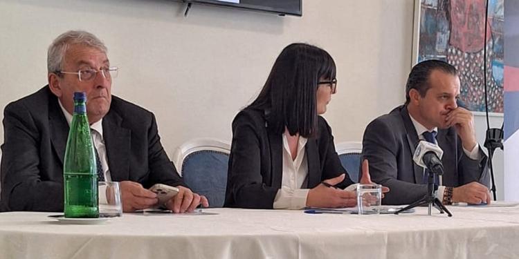In Calabria il duo De Luca-Magorno a sostegno della premier partendo dai territori
