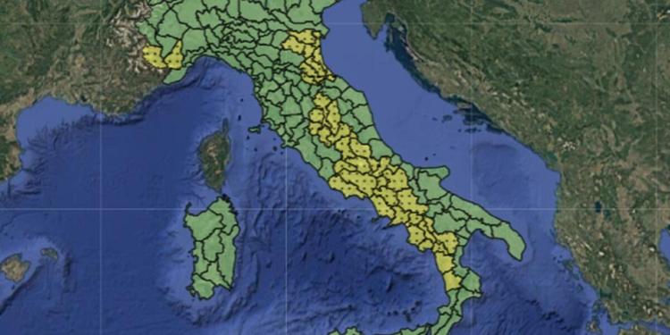 Maltempo, allerta gialla in 9 regioni: venti di burrasca e mareggiate in Calabria sull'Alto Tirreno cosentino