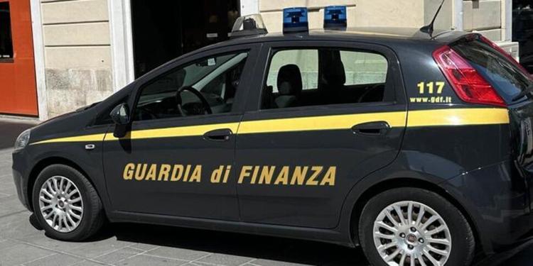 Sequestrati 23 chili di droga e 86mila euro, arrestato spacciatore a Caltanissetta