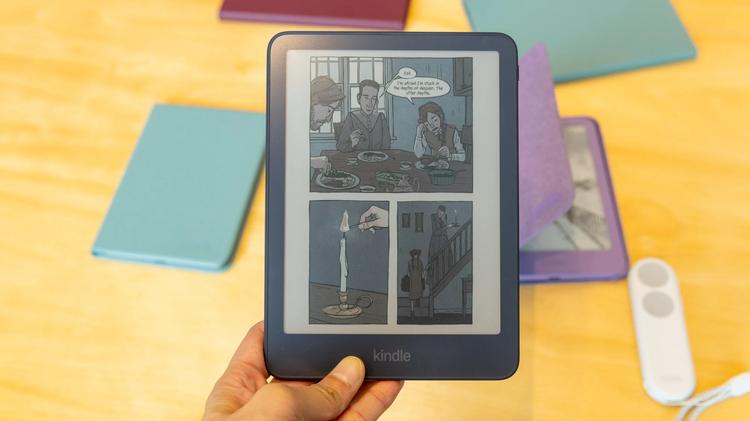 kindle colorsoft with kindle accessories in the background