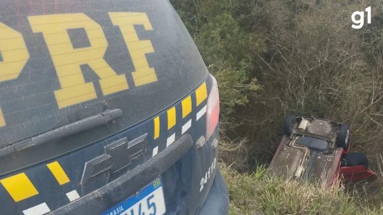 Casal de idosos é localizado vivo após mais de 30 horas preso em carro capotado no RS