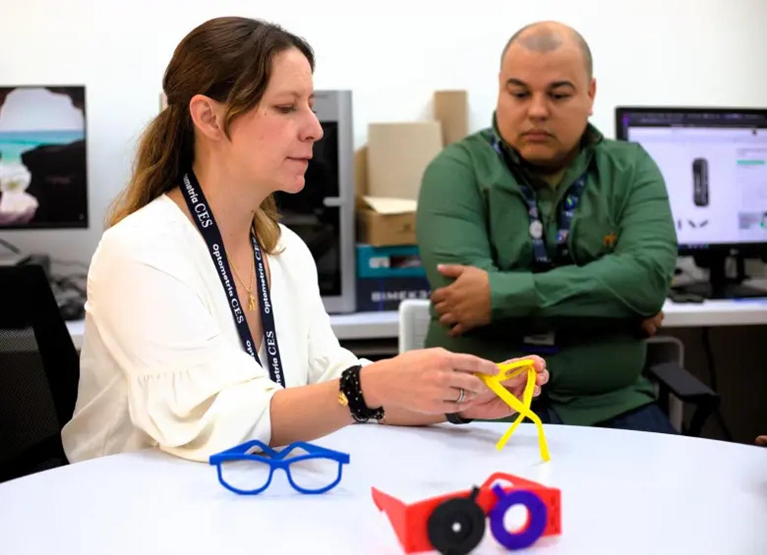 Teachers Make Glasses for Children Using 3D Printing and Recyclable Materials