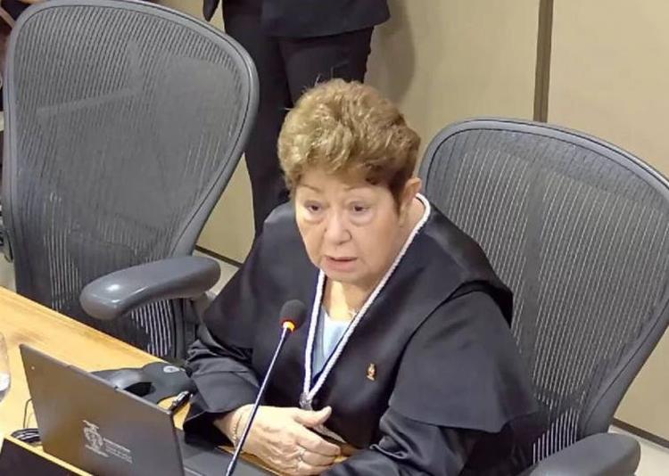 Desembargadora afirma que situação de juízes é de escravidão e que no futuro não poderão pagar contas