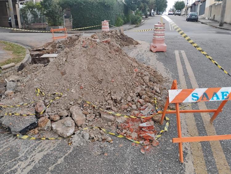 Sorocaba tem buraco real 'ao lado' de obra fake onde prefeito tiktoker gravou vídeo