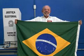 Lula vota em São Bernardo do Campo (SP) durante segundo turno das eleições
