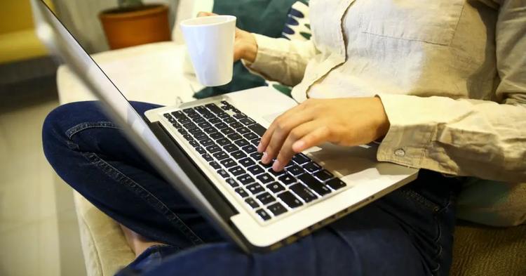 Pesquisa aponta que 69% dos brasileiros temem adquirir medicamentos falsificados pela internet&nbsp;
