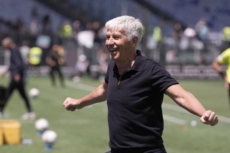 Mancini, due gol di testa e doppio inchino ai tifosi per la Champions